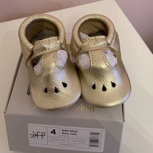 Freshly Picked Platinum Mini Sole Mary Jane Mocc